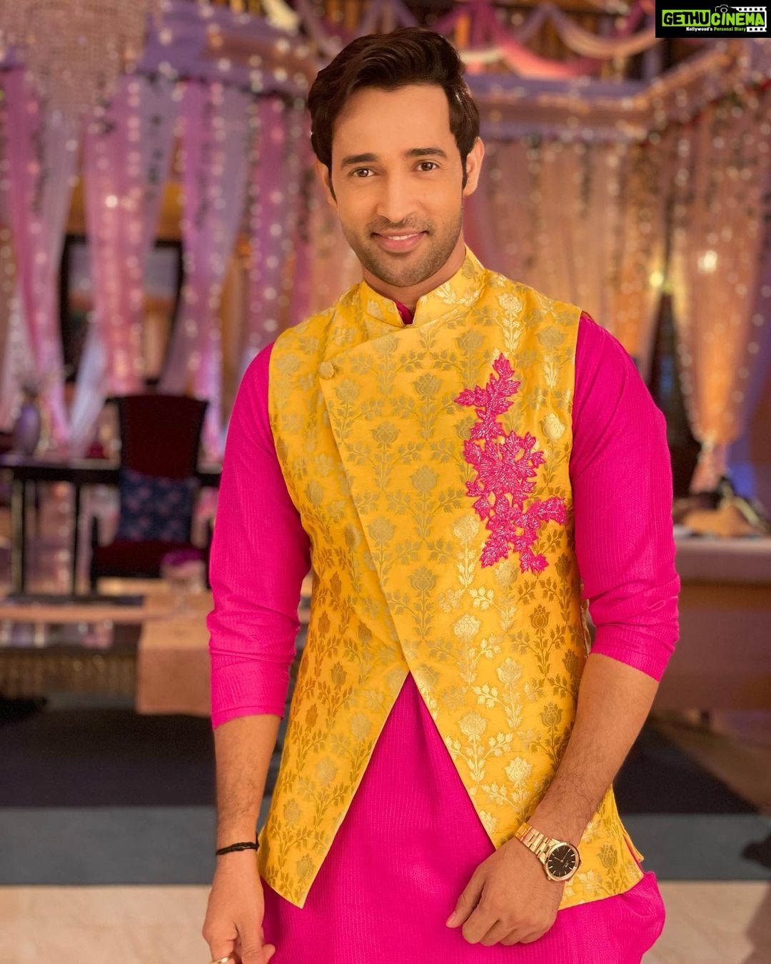 Karan Sharma Instagram - EID MUBARAK 🌙 🤗🌹 #eidmubarak #karansharma #festivalfashion #festivewear #blessings