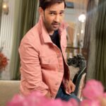 Karan Sharma Instagram – flowers πΈ in foreground waah waah .. Guess the name of Photographer? π€π #karansharma #vivaan #sasuralsimarka2