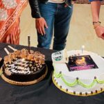 Karan Sharma Instagram - On set birthday celebration 🎉- Happy wala Birthday handsome boy - @avinashmukherjee_ - have a fantastic year ahead brother.. Keep growing- keep Shining 🤗🥰 ! #happybirthday #avinashmukherjee #karansharma #tanyasharma #sasuralsimarka2 #onset