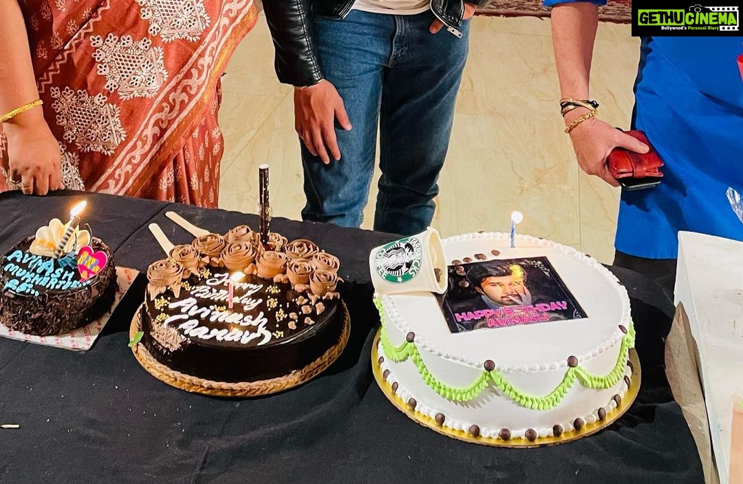 Karan Sharma Instagram - On set birthday celebration π- Happy wala Birthday handsome boy - @avinashmukherjee_ - have a fantastic year ahead brother.. Keep growing- keep Shining π€π₯° ! #happybirthday #avinashmukherjee #karansharma #tanyasharma #sasuralsimarka2 #onset