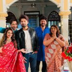Karan Sharma Instagram - On set birthday celebration 🎉- Happy wala Birthday handsome boy - @avinashmukherjee_ - have a fantastic year ahead brother.. Keep growing- keep Shining 🤗🥰 ! #happybirthday #avinashmukherjee #karansharma #tanyasharma #sasuralsimarka2 #onset