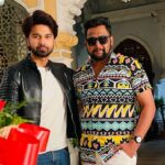 Karan Sharma Instagram - On set birthday celebration 🎉- Happy wala Birthday handsome boy - @avinashmukherjee_ - have a fantastic year ahead brother.. Keep growing- keep Shining 🤗🥰 ! #happybirthday #avinashmukherjee #karansharma #tanyasharma #sasuralsimarka2 #onset