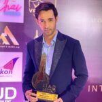 Karan Sharma Instagram - My first award for Sasural simar ka -2 . Best beta of Indian television 2022. 🥰Thank you so much @internationaliconicaward for this honour ! First of all I want to thank Almighty GOD who is always with me in my ups and downs 🙏. . I would like to Thank my Producer @msrashmi2002_ Director - Yash Sinha , channel @colorstv for believing in me . Big Hug 🤗 to my co stars @tanyasharma27 @radhikamuthukumar_official @avinashmukherjee_ @jayatibhatia @itsshubhanshisingh @vibha_bhagat @rajevpaul @akashrjagga @aravchowdharry @shitalthakkarofficial @rakshit_wahi_official for being so supportive and caring . Thank to my family , my friends for being with me in this journey . . Last but not the least Thanks to All ssk2 fans for loving our show and Vivaan Oswal .🥰🤗😘 . Outfit by : - @nitinssinghdesignerindia 😎