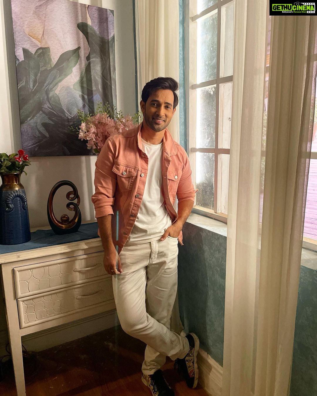 Karan Sharma Instagram - Happy social Media Day to my Instagram family 🥰🤗#happysocialmediaday #karansharma #instagram #love