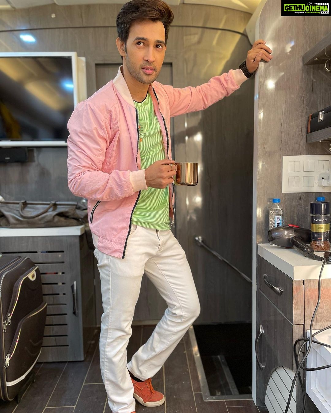 Karan Sharma Instagram - Few early memories from 2021 when the show just started .. ❤️! #sauralsimarka2 #vivaan #telecast #anniversary