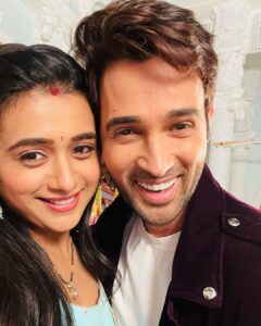 Karan Sharma Instagram - Ye Dosti Hum nahin todenge 🤓🥰😎 @radhikamuthukumar_official  #simar  #vivaan  #simar2  #ssk2 #sasuralsimarka2  #deverbhabhi