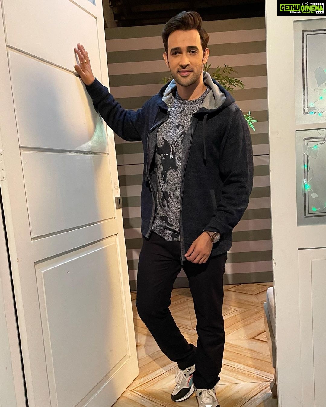 Karan Sharma Instagram - Happy Akshaya Tritiya and Happy EID to all 🤗🥰 Duwa main yaad Rakhna guys 🤲 #happyakshayatritiya #eidmubarak #sasuralsimarka2