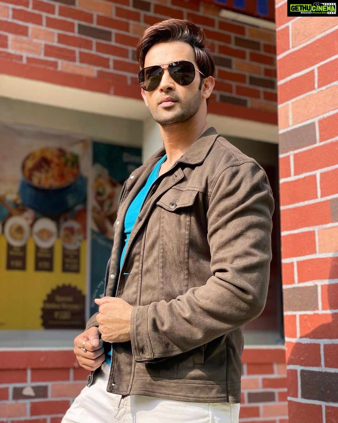 Karan Sharma Instagram - Sun is shining and so CAN you! Here is the latest eye wear collection by @danielwellington! Use my code *DWXKARAN* to get 15% off on all purchases from the website! #danielwellington #ad #karansharma