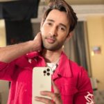 Karan Sharma Instagram - I am not good in mirror selfies but ek try karna to Banta hai 😎. .. . #karansharma #mirrorselfie #vivaan #sasuralsimarka2 #ssk2