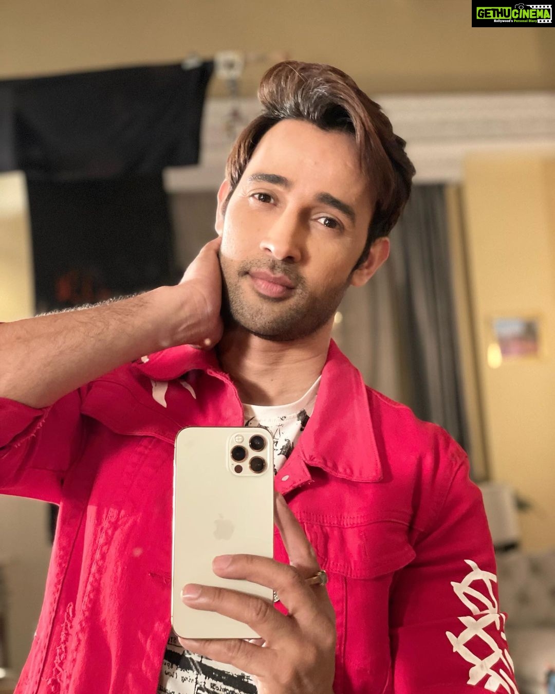 Karan Sharma Instagram - I am not good in mirror selfies but ek try karna to Banta hai 😎. .. . #karansharma #mirrorselfie #vivaan #sasuralsimarka2 #ssk2