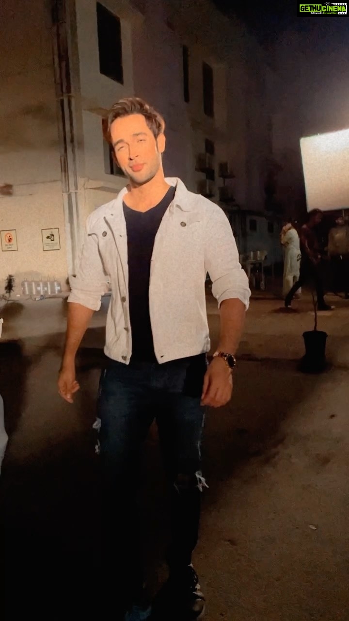 Karan Sharma Instagram - I Like this mixing of two different songs .. so made something something in hurry at night shift yesterday ππ€π. . #britneyspears #reels #karansharma #vivaan #sasuralsimarka2 #trending #trendingreels #something