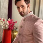 Karan Sharma Instagram - When Festival season around 😎… . #karansharma #vivaan #festival #sasuralsimarka2 #ssk2 #mensfashion #mensstyle #sherwani #lakmefashionweek #trending #style
