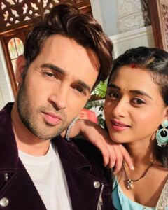 Karan Sharma Instagram - Ye Dosti Hum nahin todenge 🤓🥰😎 @radhikamuthukumar_official  #simar  #vivaan  #simar2  #ssk2 #sasuralsimarka2  #deverbhabhi