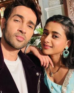 Karan Sharma Instagram - Ye Dosti Hum nahin todenge 🤓🥰😎 @radhikamuthukumar_official  #simar  #vivaan  #simar2  #ssk2 #sasuralsimarka2  #deverbhabhi