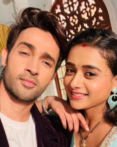 Karan Sharma Instagram - Ye Dosti Hum nahin todenge 🤓🥰😎 @radhikamuthukumar_official  #simar  #vivaan  #simar2  #ssk2 #sasuralsimarka2  #deverbhabhi
