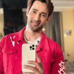 Karan Sharma Instagram - I am not good in mirror selfies but ek try karna to Banta hai 😎. .. . #karansharma #mirrorselfie #vivaan #sasuralsimarka2 #ssk2
