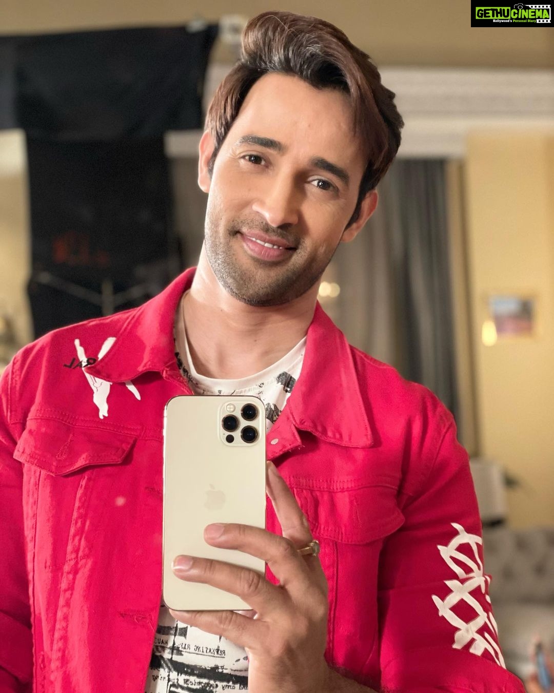 Karan Sharma Instagram - I am not good in mirror selfies but ek try karna to Banta hai 😎. .. . #karansharma #mirrorselfie #vivaan #sasuralsimarka2 #ssk2