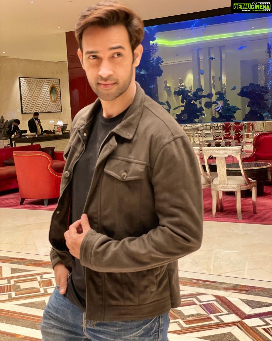 Karan Sharma Instagram - Mr Perfect - perfect 😎🧐? . #karansharma #mrperfect #mensstyle #mensfashion #cooldude