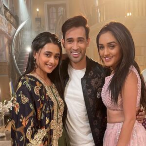 Karan Sharma Instagram - You guys are fantastic @tanyasharma27 @radhikamuthukumar_official -  I feel blessed  that i got a  chance to work with these two talented beauties ❤️🤗 ! .
.
#sasuralsimarka2 #simar #reema #vivaan #blessed