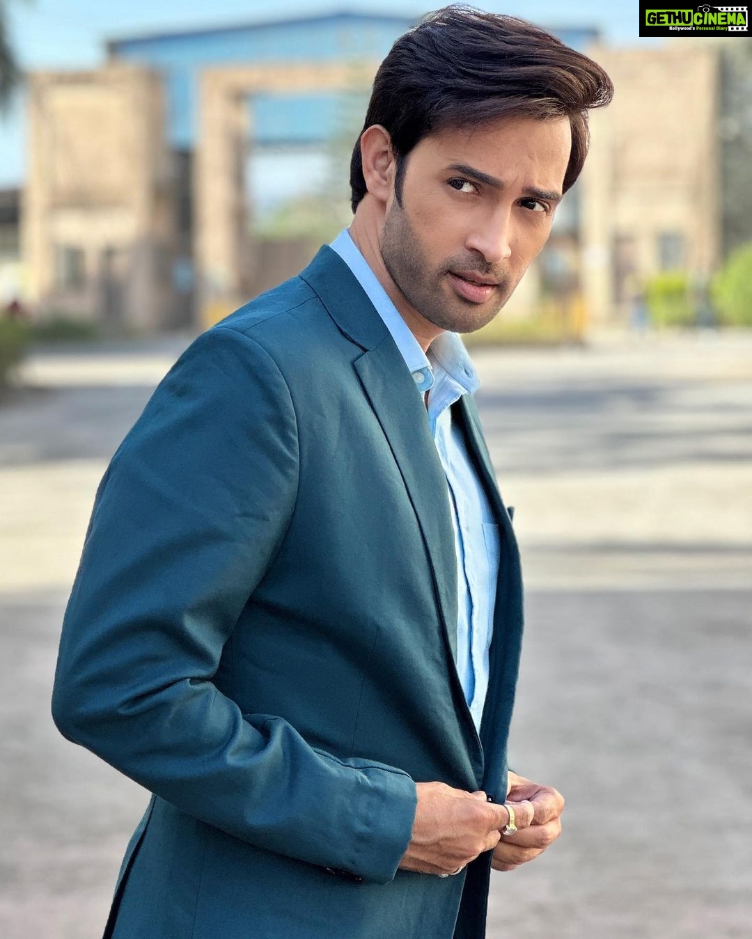 Karan Sharma Instagram - Right people with right attitude makes life easy 😎 #karansharma #rightattitude