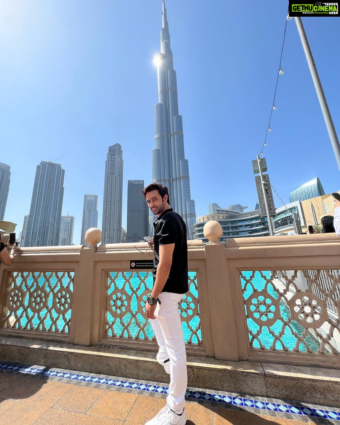 Karan Sharma Instagram - One of it’s kind experience to see Bhurj khalifa so closely ❤️ ! #dubai #bhurjkhalifa #karansharma . Ps : Dubai visit vlog coming soon on my YouTube channel 😎. Burj Khalifa