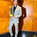 Karan Sharma Instagram – Every honour, every award is important.! And when you are invited all the way to #dubai to receive #dadasahebphalke award it becomes more special.! I am fortunate to be blessed with such beautiful moments and a big thank you goes to all my fans who have always loved me.! 🙏🤗… Glad to Receive The Most Endearing Stardom of television industry from @beingshera  bhai ❤️🤗 🙏
.#dadasahibphalkeiconaward 
.
.
Style by : @nitinssinghdesignerindia 
.
#karansharma #blessed #thankfull #sasuralsimarka2  #vivaan Dubai, U.A.E.