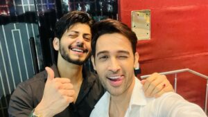 Karan Sharma Instagram - What a fun night it was 😍😍 - … You are a star in making @thesiddharthnigam .. after watching this film #kisikabhaikisikijaan  we want more 😍😍.. Full power to you  brother 🤗❤️ ..