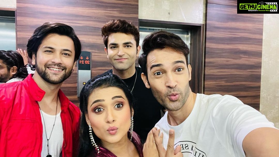 Karan Sharma Instagram - It was a pleasant surprise to meet all of you guys ❤️🤗😘 @akashrjagga @summitbhardwaj @radhikamuthukumar_official #friendshipgoals #karansharma #sasuralsimarka2
