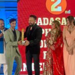 Karan Sharma Instagram - Every honour, every award is important.! And when you are invited all the way to #dubai to receive #dadasahebphalke award it becomes more special.! I am fortunate to be blessed with such beautiful moments and a big thank you goes to all my fans who have always loved me.! 🙏🤗… Glad to Receive The Most Endearing Stardom of television industry from @beingshera bhai ❤️🤗 🙏 .#dadasahibphalkeiconaward . . Style by : @nitinssinghdesignerindia . #karansharma #blessed #thankfull #sasuralsimarka2 #vivaan Dubai, U.A.E.