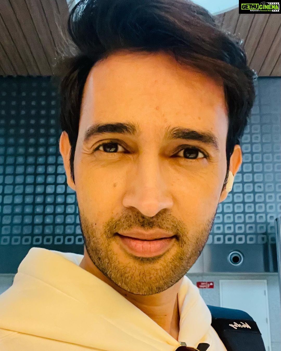 Karan Sharma Instagram - Student look selfie .. how’s it guys … #lookoftheday #karansharma #