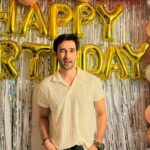 Karan Sharma Instagram - #happybirthdaytome - Toh Sasural se start karte hai 😬.. … Thanks a lot to my SSK2 family for being there with me for my birthday celebration 🥰… kuch family members party enjoy karte rehgaye pic click hi nahin ki 😬😂.. but I love you all ❤️😘 . @vibha_bhagat @rajevpaul @avinashmukherjee_ @jayatibhatia @radhikamuthukumar_official @sanctimonious_fanatic @itsshubhanshisingh @tanyasharma27 @aravchowdharry @rupeshkotwani_ @sanctimonious_fanatic #karansharma #happybirthday