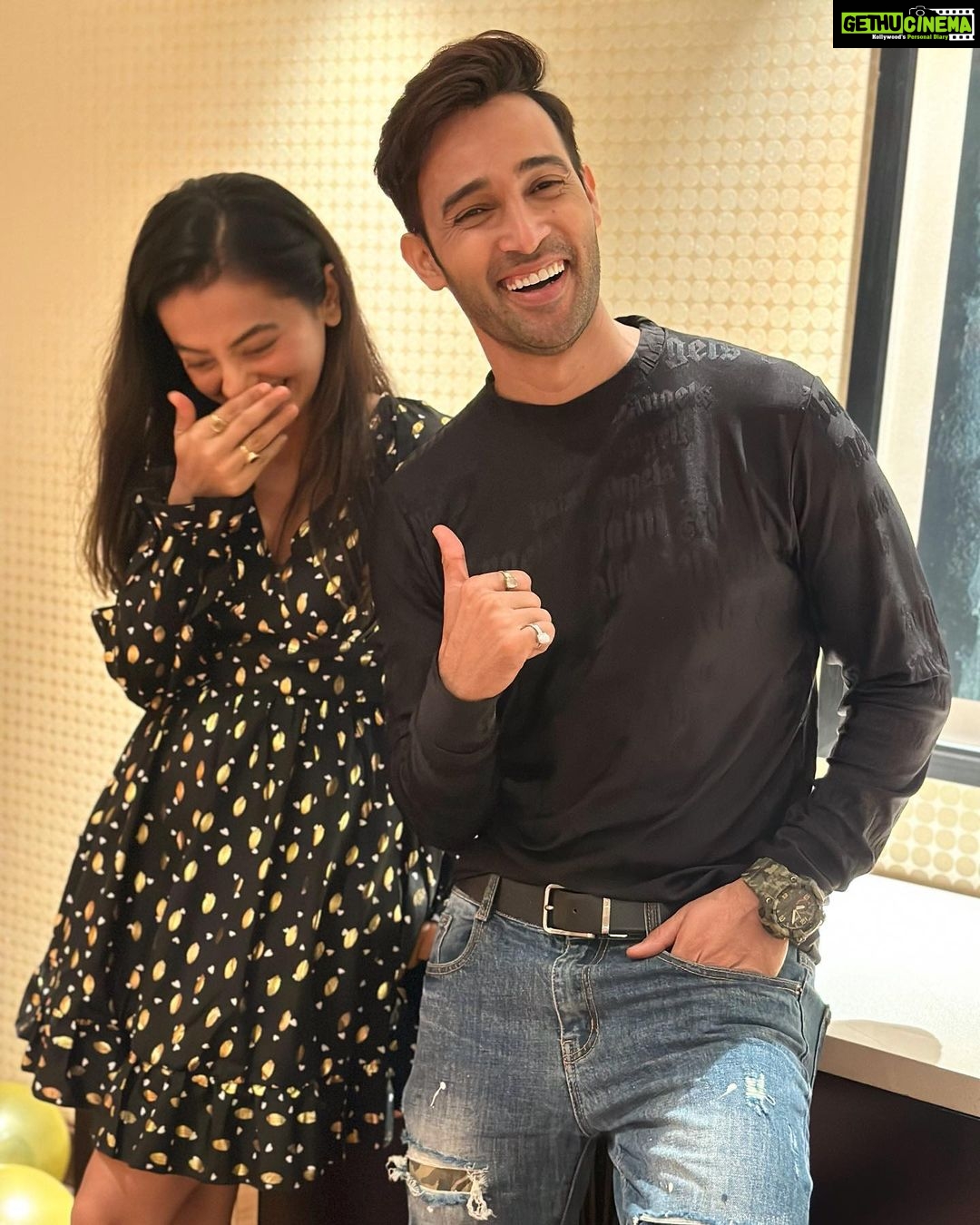Karan Sharma Instagram - Some unseen pics from Kittuโs birthday party .. @tanyasharma27 @summitbhardwaj @sanctimonious_fanatic ๐๐ค and some last moment fun photography with Helly ๐ @hellyshahofficial ! . #friendshipgoals #karansharma #friends