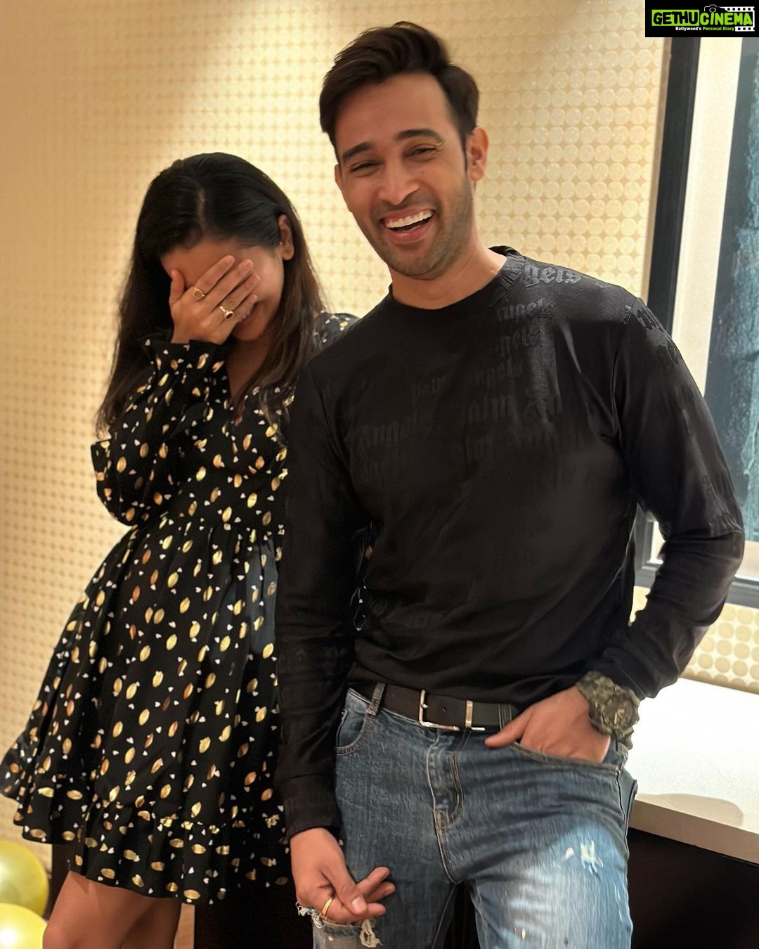 Karan Sharma Instagram - Some unseen pics from Kittuโs birthday party .. @tanyasharma27 @summitbhardwaj @sanctimonious_fanatic ๐๐ค and some last moment fun photography with Helly ๐ @hellyshahofficial ! . #friendshipgoals #karansharma #friends