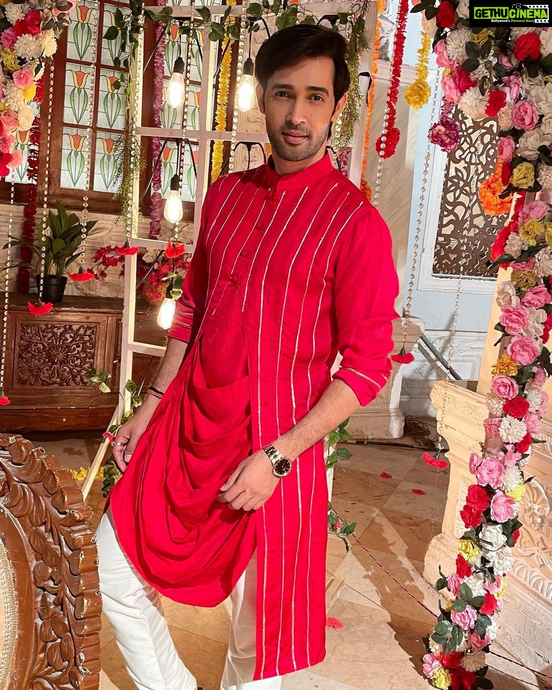 Karan Sharma Instagram - May this MAKAR SANKRANTI enlighten your life with the warmth of glory, and happiness. 🤗❤️! . . #happymakarsankranti #karansharma #sasuralsimarka2 #blessings