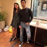 Karan Sharma Instagram - Some unseen pics from Kittu’s birthday party .. @tanyasharma27 @summitbhardwaj @sanctimonious_fanatic 😍🤗 and some last moment fun photography with Helly 😃 @hellyshahofficial ! . #friendshipgoals #karansharma #friends