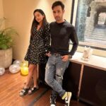 Karan Sharma Instagram - Some unseen pics from Kittu’s birthday party .. @tanyasharma27 @summitbhardwaj @sanctimonious_fanatic 😍🤗 and some last moment fun photography with Helly 😃 @hellyshahofficial ! . #friendshipgoals #karansharma #friends