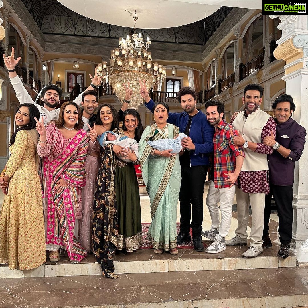 Karan Sharma Instagram - #happyending - 07th April 2023 - The Last day of telecast - I am gonna miss you all - Had a wonderful experience of 2yrs with my SSK2 family- Love you guys 😘🤗❤️ #sasuralsimarka2 #lastdayshooting🎥 Mumbai, Maharashtra
