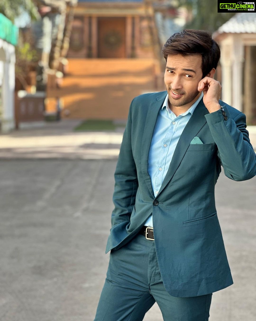 Karan Sharma Instagram - Right people with right attitude makes life easy 😎 #karansharma #rightattitude