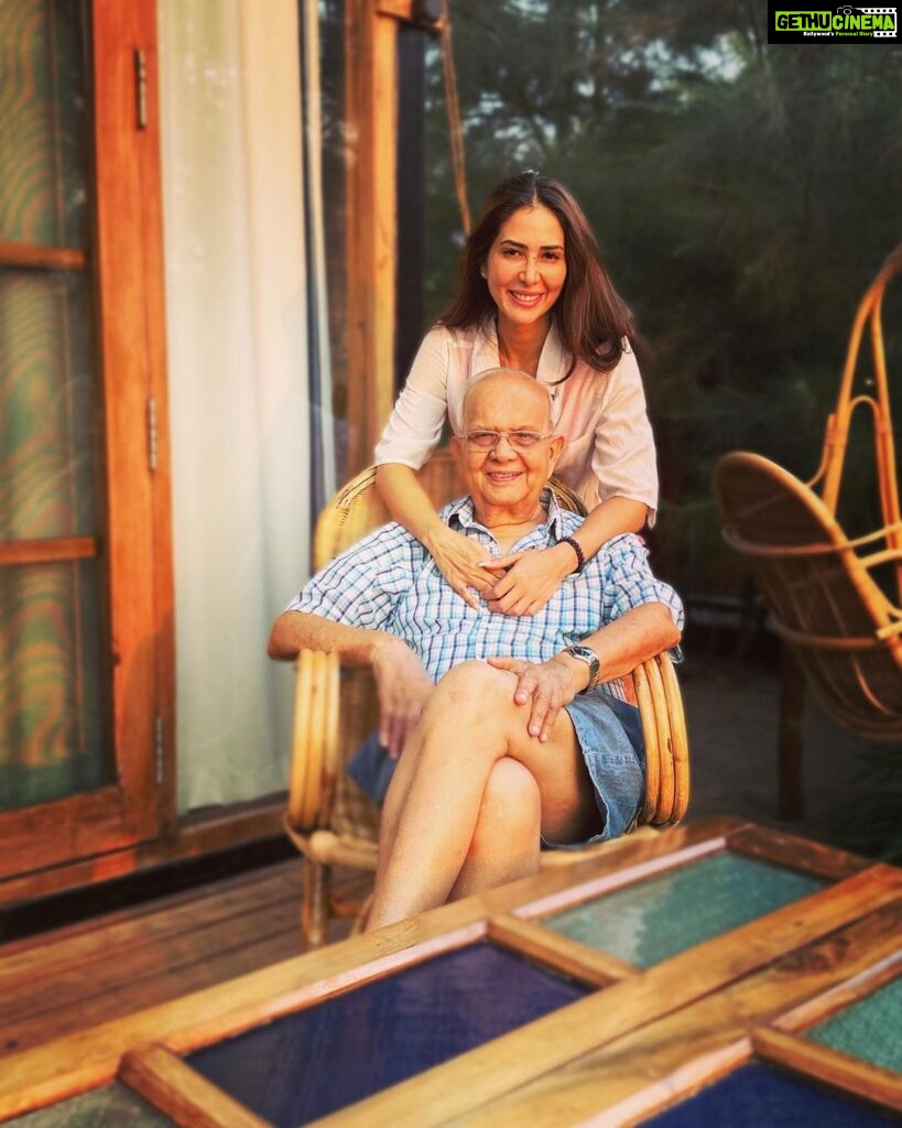Kim Sharma Instagram - Happy 85th Daddy ♥️ you are the centre of our lives and you made us the centre of yours we need nothing more . Forever the one . I love you so 👴🏼 👧🏻
