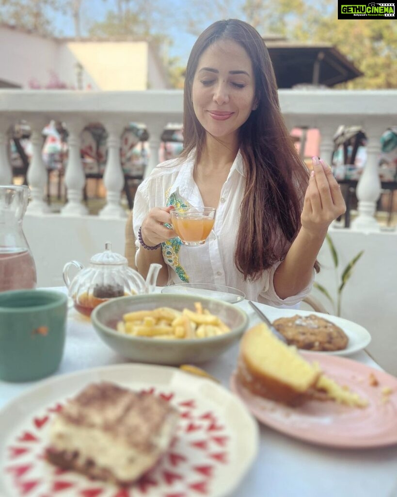 Kim Sharma Instagram - May there always be cake on your table 🍰 #stillmybirthday