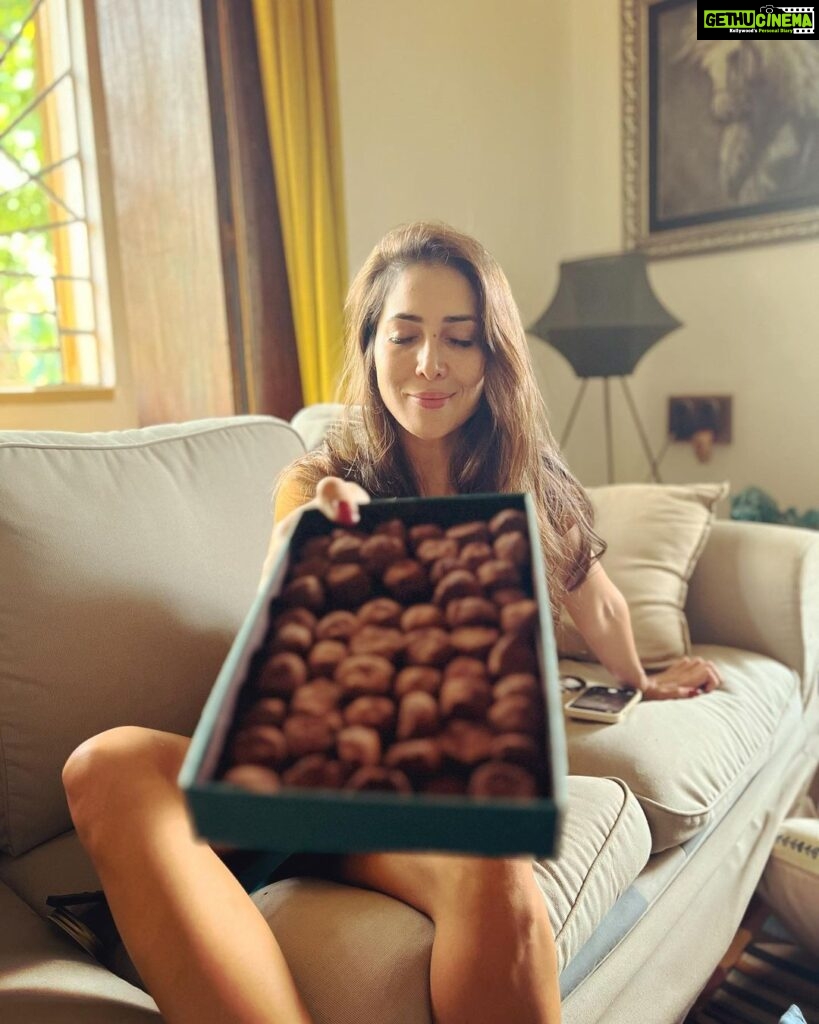 Kim Sharma Instagram - Life is a box of chocolates :) I Hope this year is your favourite kind ❤️🧿 #2023