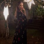 Kim Sharma Instagram - Christmas Eve 🎄💫 #reels #christmas #onesleeptogo 🎅