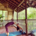 Kim Sharma Instagram – 4 years since I had spine surgery and I never thought I’d be able to do back bends again .This asana has been my nemesis and I have really been wanting to find ease with it . Thank you @ianlewis4806 for getting me here . It’s not perfect (yet) but it’s a HUGE achievement for me ( yay !). If you TRY and you PRACTICE and you BELIEVE you ALWAYS get to THAT which you think is impossible.So keep at it . Everyday 🙌🏻 #mondaymotivation  #kimpossible 🧘🏻‍♀️