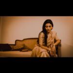 Konkona Sen Sharma Instagram - This is for all the Bharati Mondols out there, we see you and we love you. Thank you @filmfare for this honour! Thank you @neeraj.ghaywan for trusting me with Bharati Mondol. Thank you to the entire team of Geeli Puchi! Thank you to @yashicadutt ‘s book Coming Out As Dalit and Erika Linder’s (@richiephoenix) performance in Below Her Mouth for inspiring me. ♥️♥️♥️ Styling: @damini_styles Saree: @makutextiles Blouse: @divyabydivyaanand Earrings: @motifsbysurabhidiwania x @sonyashaikh Ring: @amrapalijewels Bangles: @sangeetaboochra Makeup: @tenzinseldon__ Hair: @nimishashah210 Photographer: @hitc.61