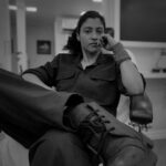 Konkona Sen Sharma Instagram - This is for all the Bharati Mondols out there, we see you and we love you. Thank you @filmfare for this honour! Thank you @neeraj.ghaywan for trusting me with Bharati Mondol. Thank you to the entire team of Geeli Puchi! Thank you to @yashicadutt ‘s book Coming Out As Dalit and Erika Linder’s (@richiephoenix) performance in Below Her Mouth for inspiring me. ♥️♥️♥️ Styling: @damini_styles Saree: @makutextiles Blouse: @divyabydivyaanand Earrings: @motifsbysurabhidiwania x @sonyashaikh Ring: @amrapalijewels Bangles: @sangeetaboochra Makeup: @tenzinseldon__ Hair: @nimishashah210 Photographer: @hitc.61