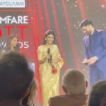 Konkona Sen Sharma Instagram - This is for all the Bharati Mondols out there, we see you and we love you. Thank you @filmfare for this honour! Thank you @neeraj.ghaywan for trusting me with Bharati Mondol. Thank you to the entire team of Geeli Puchi! Thank you to @yashicadutt ‘s book Coming Out As Dalit and Erika Linder’s (@richiephoenix) performance in Below Her Mouth for inspiring me. ♥️♥️♥️ Styling: @damini_styles Saree: @makutextiles Blouse: @divyabydivyaanand Earrings: @motifsbysurabhidiwania x @sonyashaikh Ring: @amrapalijewels Bangles: @sangeetaboochra Makeup: @tenzinseldon__ Hair: @nimishashah210 Photographer: @hitc.61