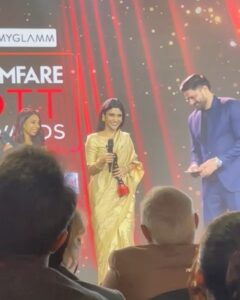 Konkona Sen Sharma Instagram - This is for all the Bharati Mondols out there, we see you and we love you. 
Thank you @filmfare for this honour! 
Thank you @neeraj.ghaywan for trusting me with Bharati Mondol. 
Thank you to the entire team of Geeli Puchi!
Thank you to @yashicadutt ‘s book Coming Out As Dalit and Erika Linder’s (@richiephoenix) performance in Below Her Mouth for inspiring me. 
♥️♥️♥️

Styling: @damini_styles 
Saree: @makutextiles 
Blouse: @divyabydivyaanand
Earrings: @motifsbysurabhidiwania x @sonyashaikh
Ring: @amrapalijewels
Bangles: @sangeetaboochra
Makeup: @tenzinseldon__
Hair: @nimishashah210
Photographer: @hitc.61