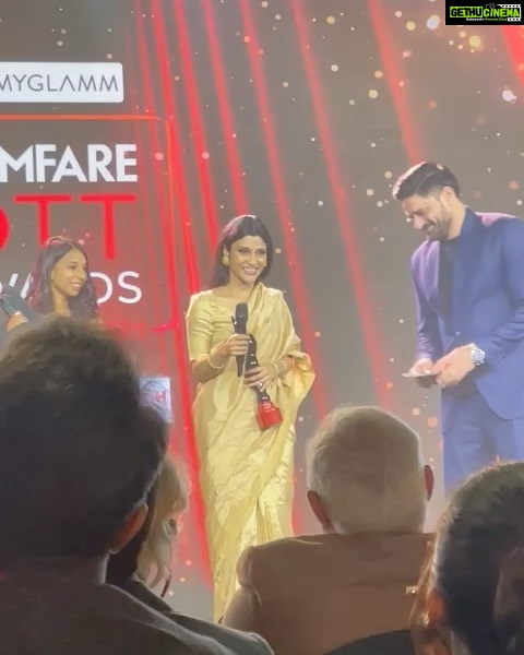 Konkona Sen Sharma Instagram - This is for all the Bharati Mondols out there, we see you and we love you. Thank you @filmfare for this honour! Thank you @neeraj.ghaywan for trusting me with Bharati Mondol. Thank you to the entire team of Geeli Puchi! Thank you to @yashicadutt ‘s book Coming Out As Dalit and Erika Linder’s (@richiephoenix) performance in Below Her Mouth for inspiring me. ♥️♥️♥️ Styling: @damini_styles Saree: @makutextiles Blouse: @divyabydivyaanand Earrings: @motifsbysurabhidiwania x @sonyashaikh Ring: @amrapalijewels Bangles: @sangeetaboochra Makeup: @tenzinseldon__ Hair: @nimishashah210 Photographer: @hitc.61