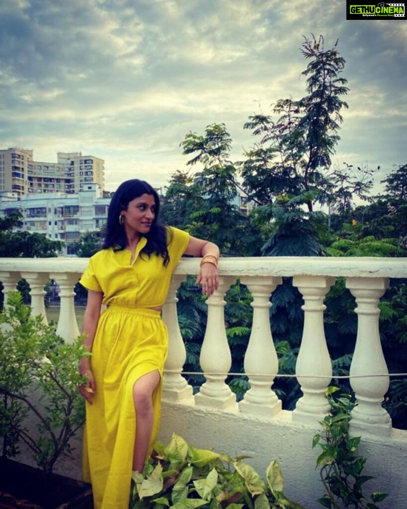Konkona Sen Sharma Instagram - Mumbai Diaries Virtual Promotions… Outfit: @stylemati @the.yellow.dot Jewellery: @shoplune Styling: @damini_styles Hair: @nimishashah210 Makeup: @tenzinseldon_____ Photography: @damini_styles