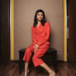 Konkona Sen Sharma Instagram - My first podcast - Barefoot Boys! About history, football and Bengalis! Heard it yet? Shot by @remachaudhary for @hearluminary Styled by @damini_styles Outfit : @be.true.official @the.yellow.dot Jewellery: @gem_n_jewels @sonyashaikh Styling assistant : @niddhii_jain Hair : @nimishahshah210 Makeup : @tenzinseldon__